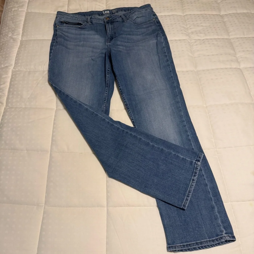 Lee Women's Classic Blue‎ Straight Leg Jeans